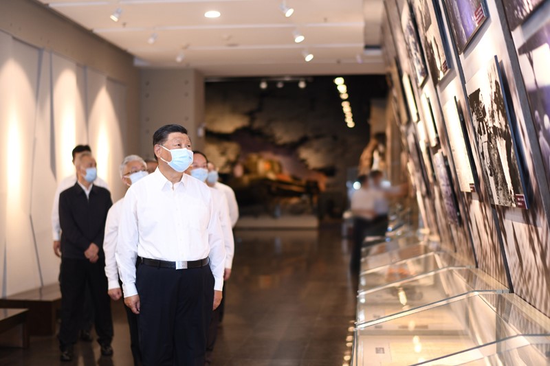 2022年8月16日至17日，中共中央總書記、國家主席、中央軍委主席習(xí)近平在遼寧考察。這是16日下午，習(xí)近平在錦州市考察遼沈戰(zhàn)役紀念館。 新華社記者 燕雁 攝