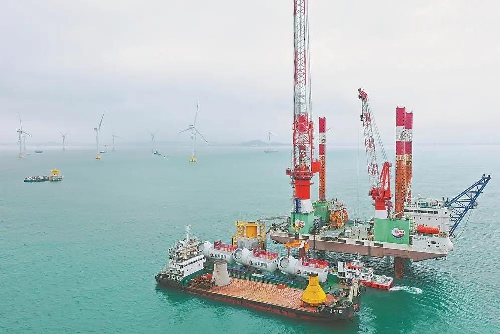 福能集團曾是“一煤獨大”的老國企，近年來積極轉(zhuǎn)型，布局新能源、新材料、醫(yī)療健康等領(lǐng)域。圖為福能集團三川海上風(fēng)電項目。（資料圖片）